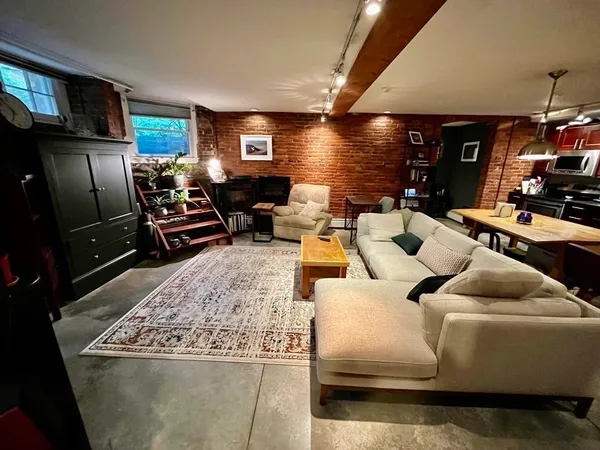 $3,750 | 1760 Beacon Street, Unit 3, Brookline, MA 02445