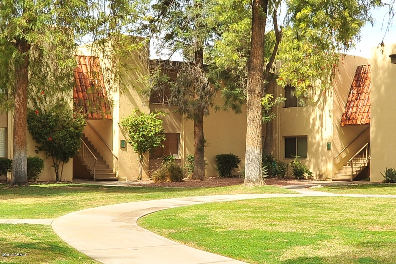 4201 E Camelback #10