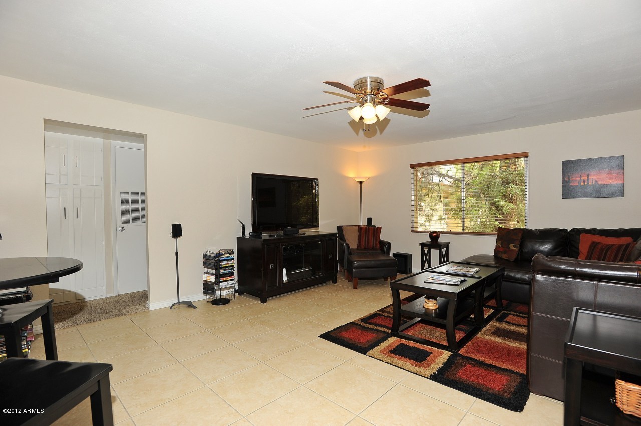 4201 East Camelback Road, Unit 10 Phoenix, AZ 85018 - Photo 5 of 18 Living Room