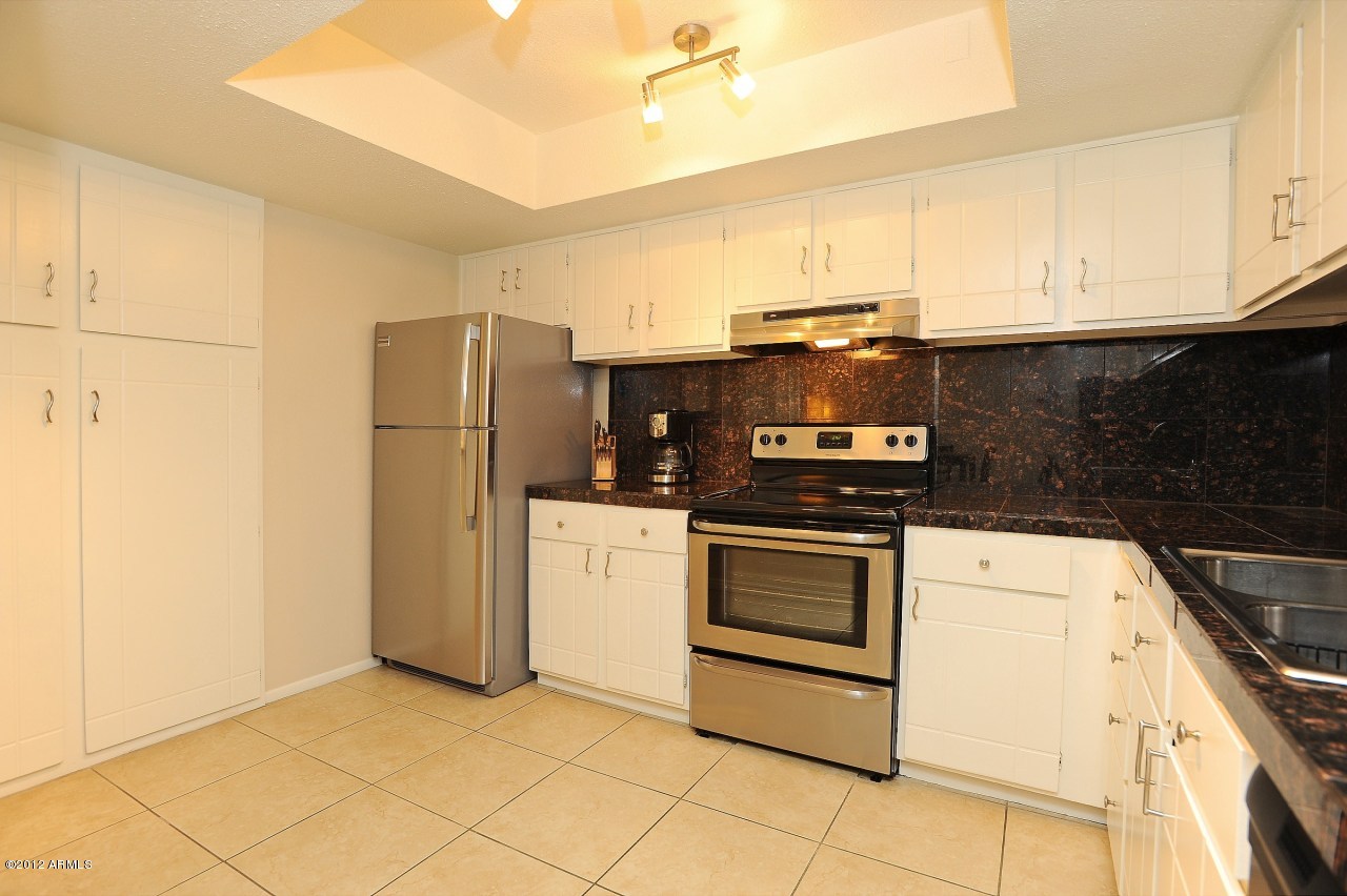 4201 East Camelback Road, Unit 10 Phoenix, AZ 85018 - Photo 7 of 18 Kitchen
