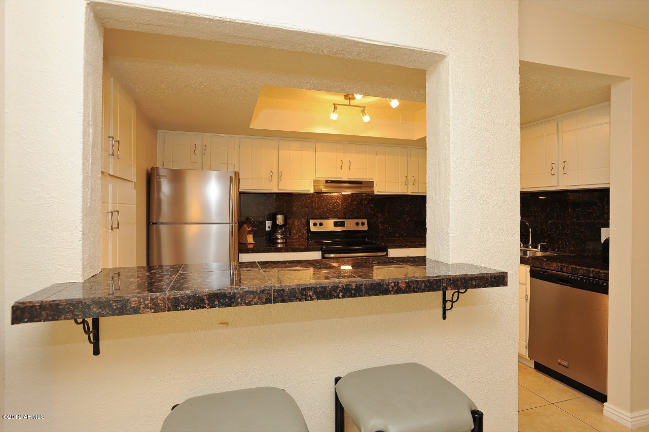 4201 East Camelback Road, Unit 10 Phoenix, AZ 85018 - Photo 9 of 18 Breakfast Bar
