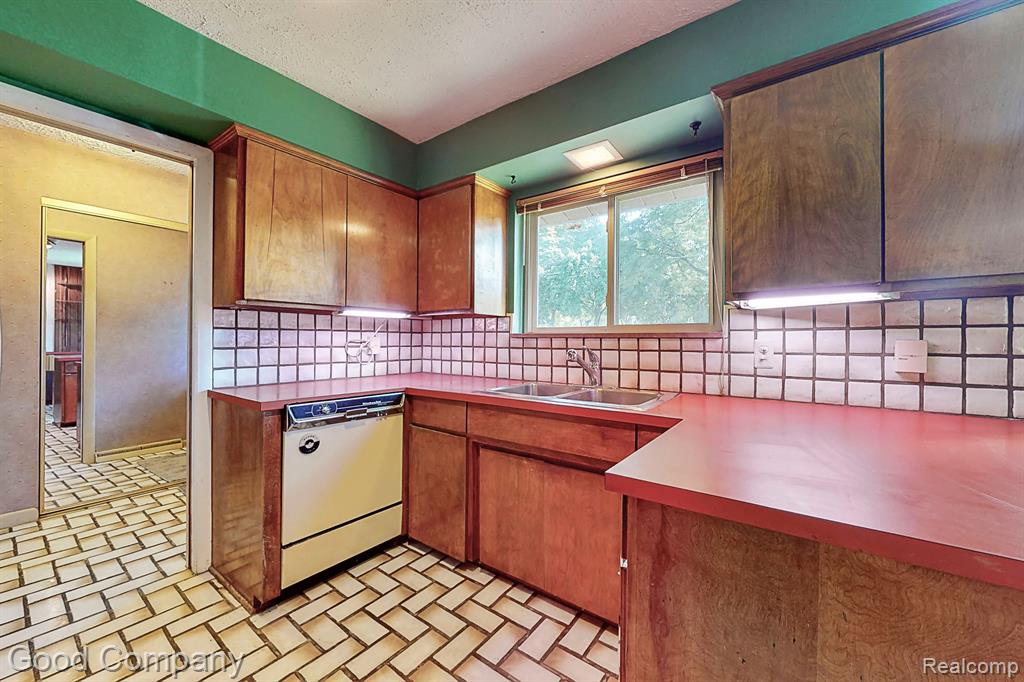 446 Rochdale Drive South Rochester Hills, MI 48309 - Photo 12 of 50