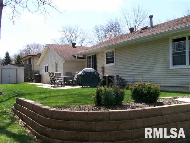 5627 Oakbrook Road Davenport, IA 52806 - Photo 2 of 9 Gallery Image 2
