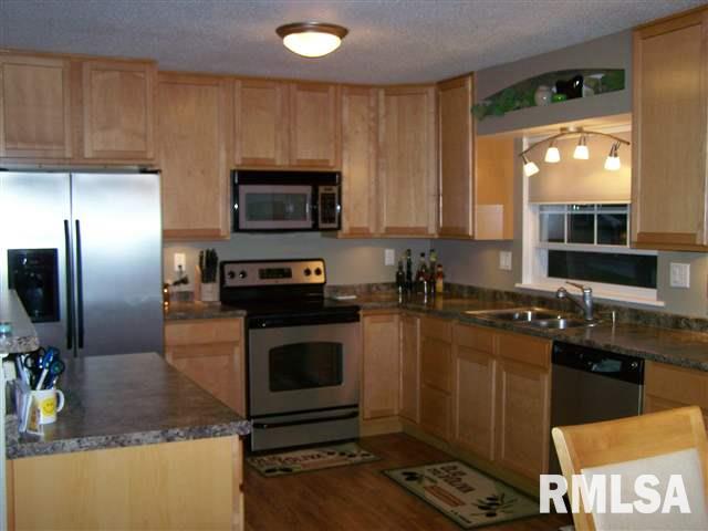 5627 Oakbrook Road Davenport, IA 52806 - Photo 3 of 9 Gallery Image 3
