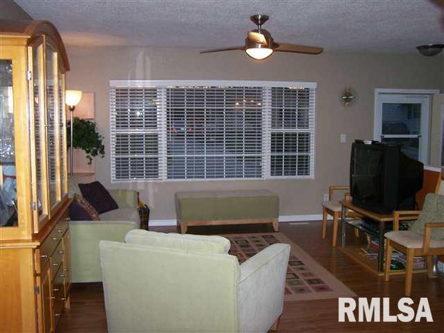 5627 Oakbrook Road Davenport, IA 52806 - Photo 4 of 9 Gallery Image 4