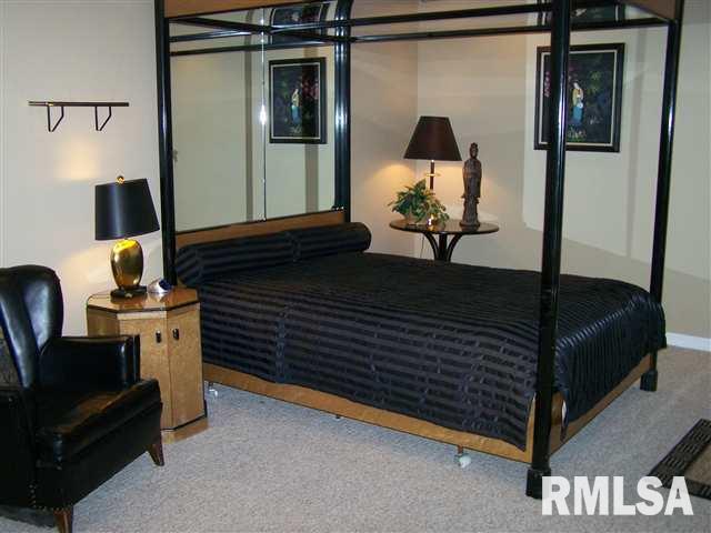 5627 Oakbrook Road Davenport, IA 52806 - Photo 7 of 9 Gallery Image 7
