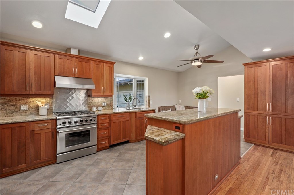 388 Bucknell Road Costa Mesa, CA 92626 - Photo 11 of 56