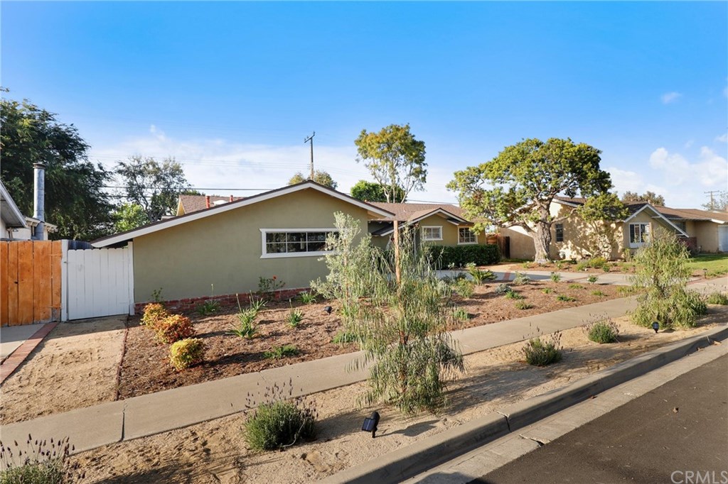 388 Bucknell Road Costa Mesa, CA 92626 - Photo 7 of 56