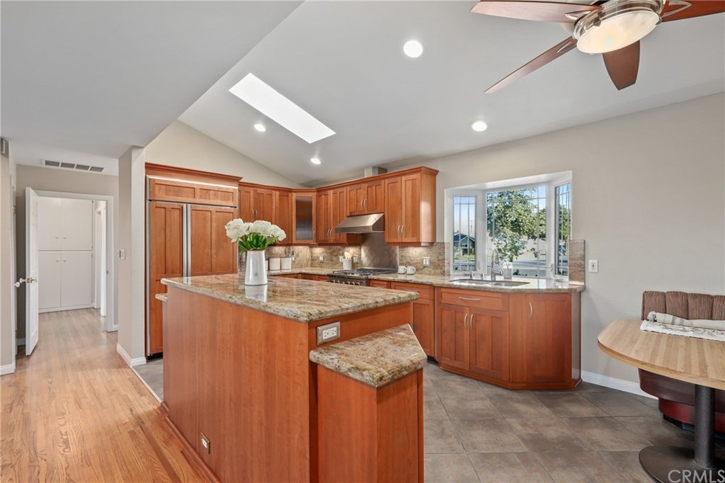 388 Bucknell Road Costa Mesa, CA 92626 - Photo 10 of 56