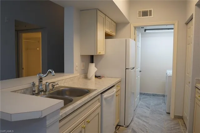 $1,750 | 4720 St Croix Lane, Unit 136, Naples, FL 34109