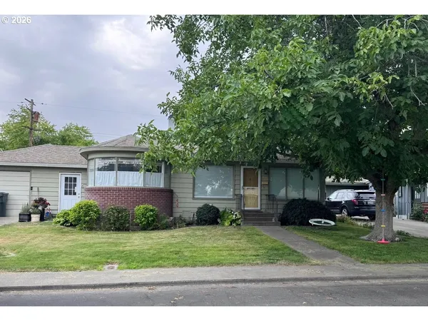 $275,000 | 33 West Cedar Drive, Hermiston, OR 97838