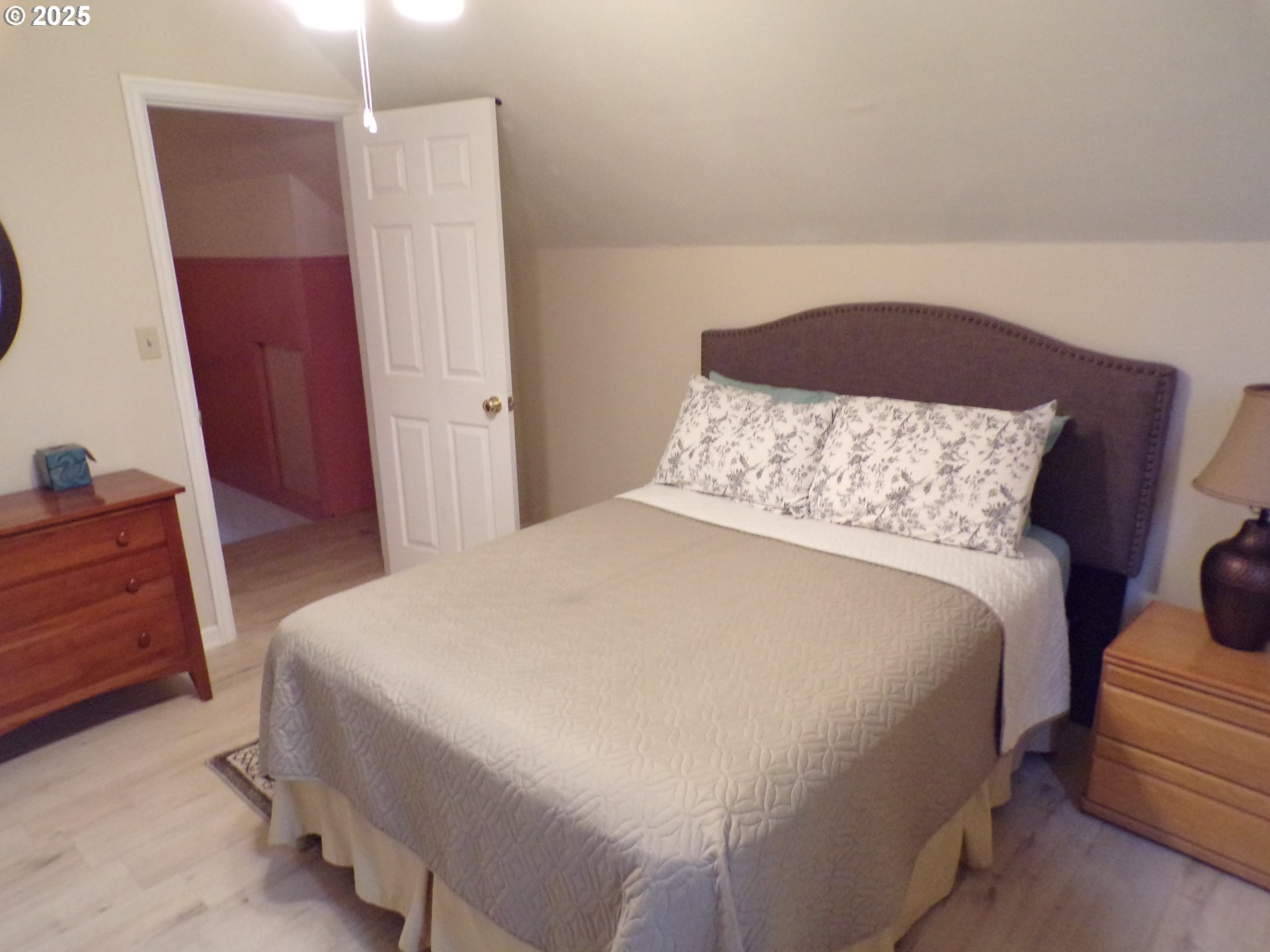 960 Shipping Street Northeast Salem, OR 97301 - Photo 18 of 29 a bedroom with a bed and a dresser
