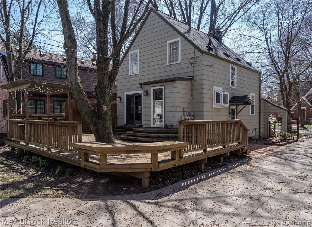31 Sylvan Avenue Pleasant Ridge, MI 48069 - Photo 21 of 22 Expansive Back Deck