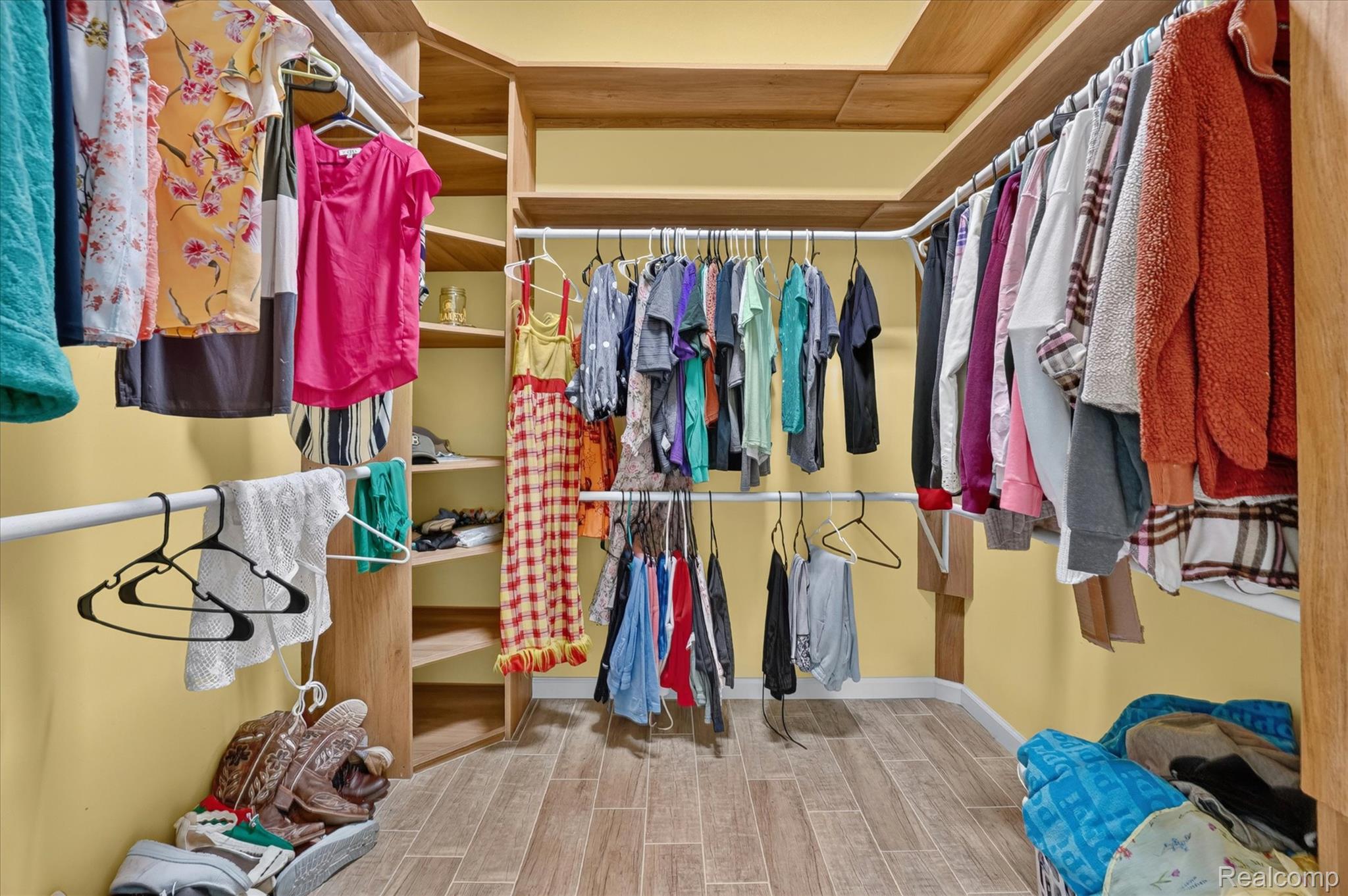 6524 Kelly Road Flushing, MI 48433 - Photo 29 of 47 Custom closet system featuring wood-finish shelving and multiple hanging rods