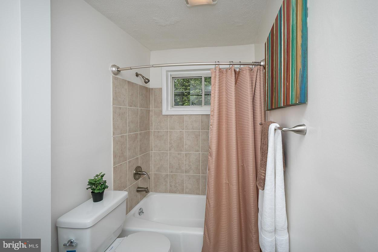 1202 Gettig Road Baltimore, MD 21237 - Photo 8 of 24 Bath