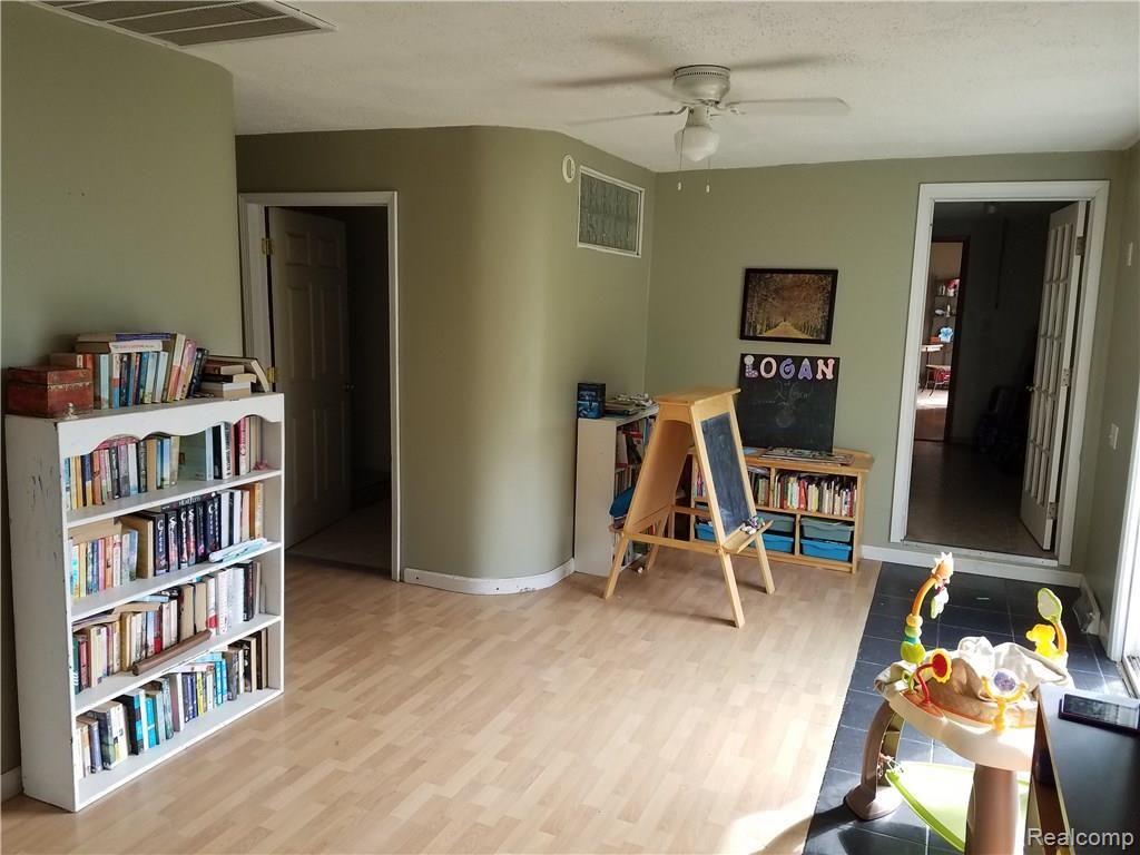 5659 Mason Road Fowlerville, MI 48836 - Photo 12 of 39 5659MasonFR8.jpg
