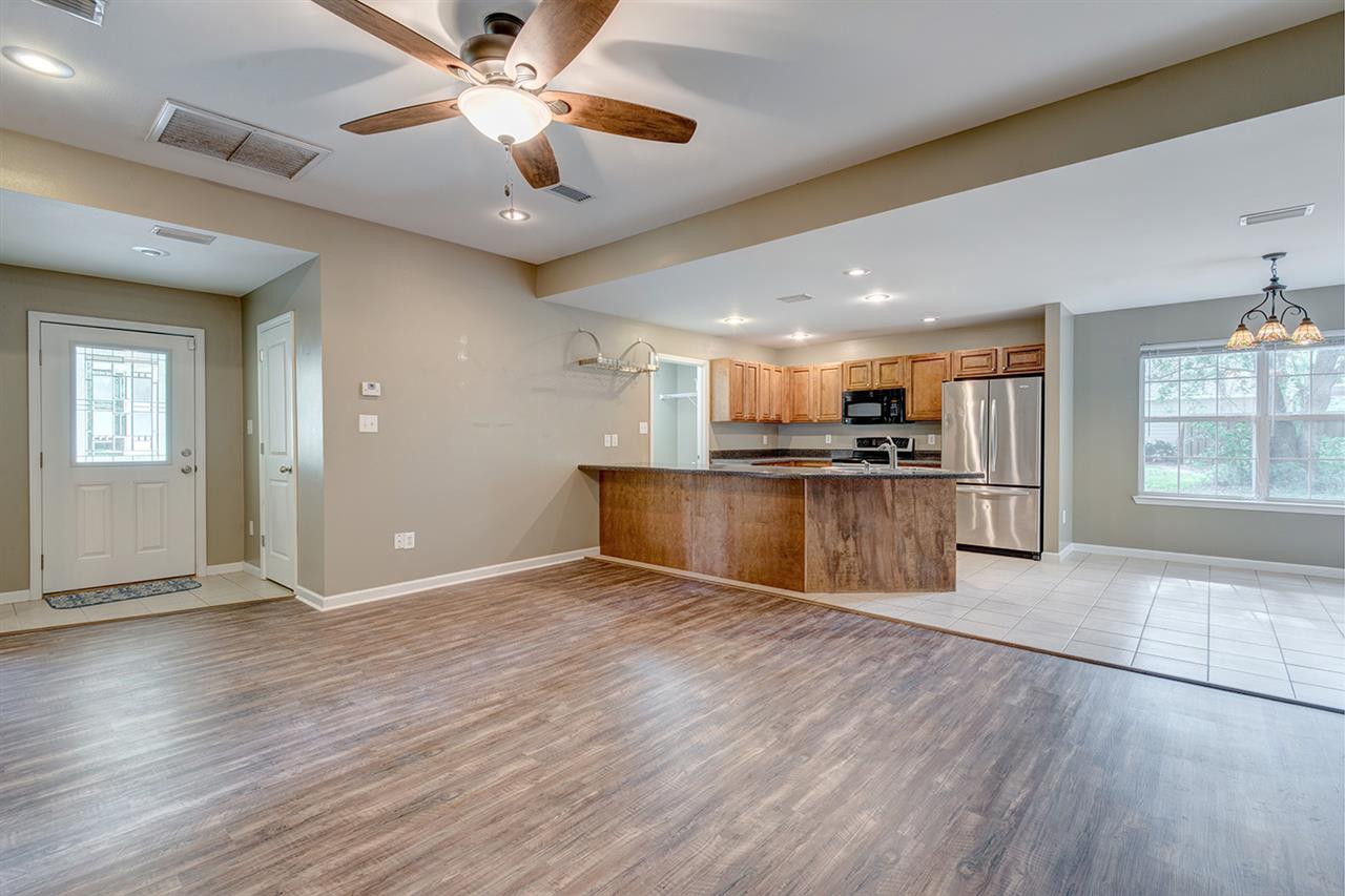 14611 Silveroaks Loop Silverhill, AL 36576 - Photo 6 of 24 Foyer/Living Room