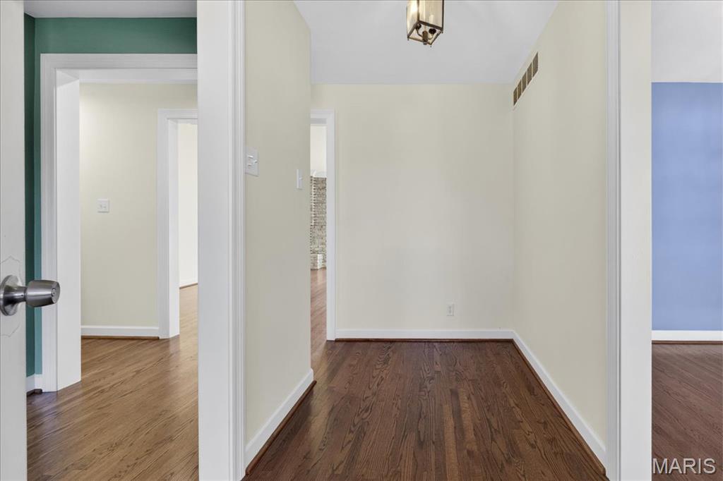 562 Gederson Lane St. Louis, MO 63122 - Photo 3 of 30