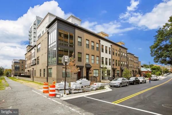 $3,250 | 925 North Fairfax Street, Unit 403, Alexandria, VA 22314