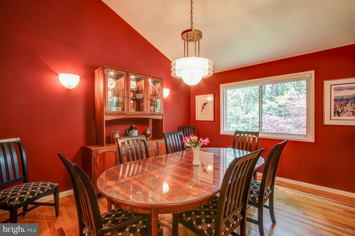 11105 Glade Drive Reston, VA 20191 - Photo 11 of 30 Stunning architectural features throughout