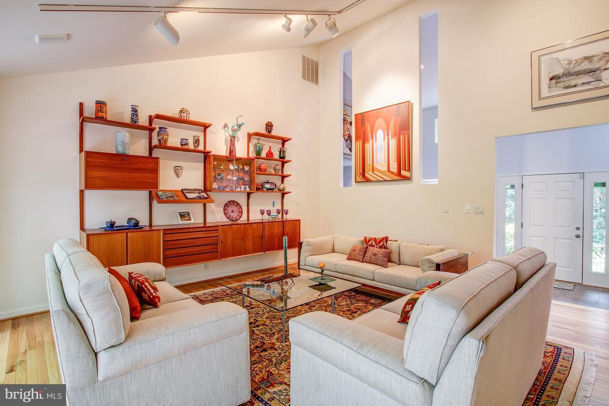 11105 Glade Drive Reston, VA 20191 - Photo 13 of 30 Living Room