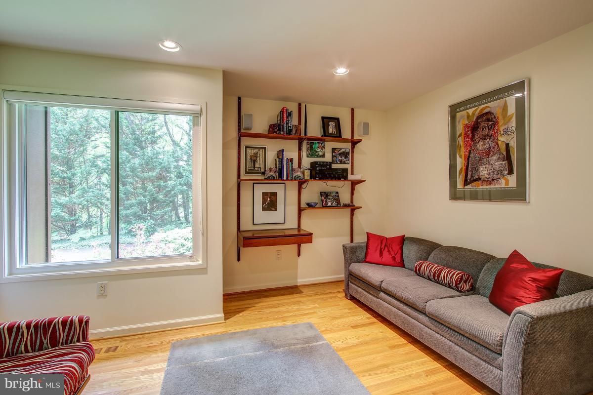 11105 Glade Drive Reston, VA 20191 - Photo 15 of 30 Family Room