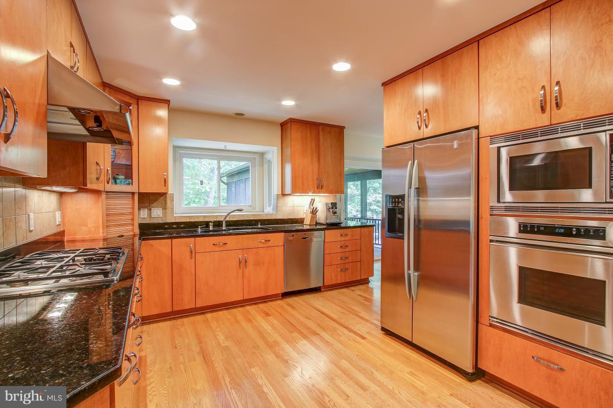 11105 Glade Drive Reston, VA 20191 - Photo 3 of 30 Updated & Remodeled Throughout!