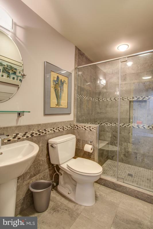 11105 Glade Drive Reston, VA 20191 - Photo 23 of 30 Bath