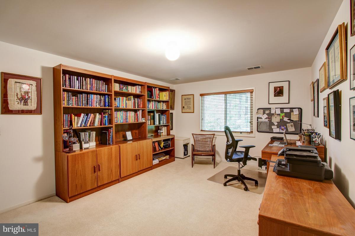 11105 Glade Drive Reston, VA 20191 - Photo 25 of 30 Bedroom