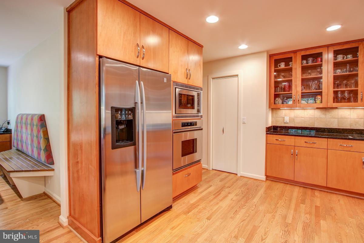 11105 Glade Drive Reston, VA 20191 - Photo 7 of 30 Top of the line appliances
