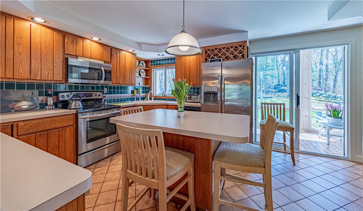 282 Byron Randall Road Scituate, RI 02857 - Photo 12 of 40