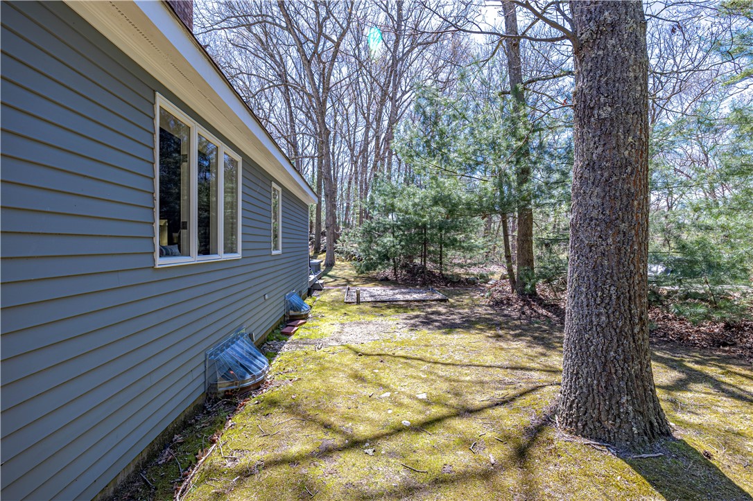 282 Byron Randall Road Scituate, RI 02857 - Photo 5 of 40