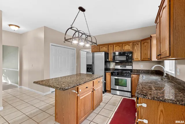 $399,000 | 6314 North Fieldtree Court, Peoria, IL 61615