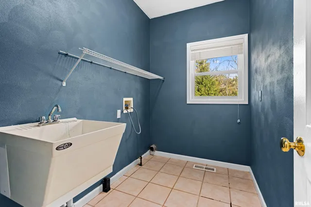 $399,000 | 6314 North Fieldtree Court, Peoria, IL 61615