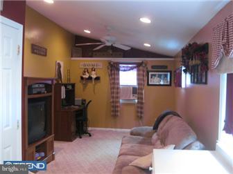 2727 Quaint Street Secane, PA 19018 - Photo 8 of 12 Family Room