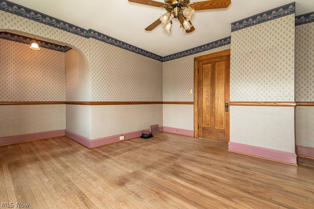 17709 Crestland Road Cleveland, OH 44119 - Photo 24 of 42 The Owner's Bedroom has a bump out for extra room (desk/love seat, yoga mat)