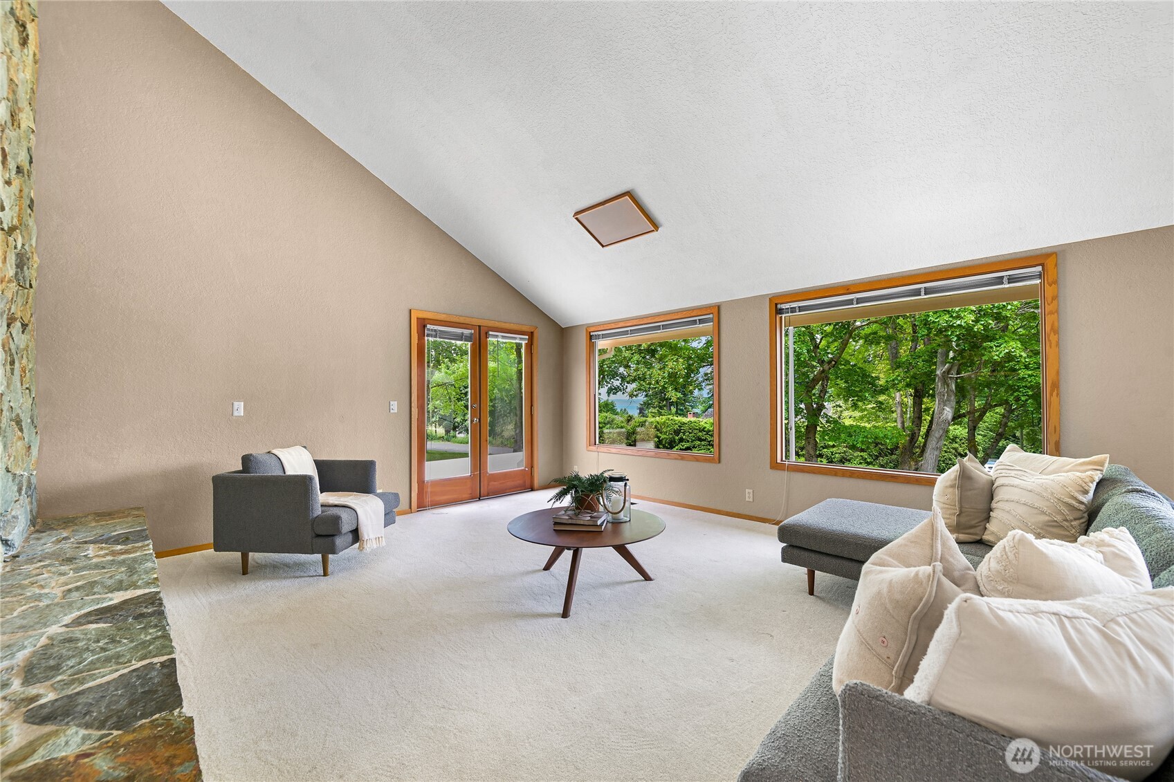 208 Hawthorn Road Bellingham, WA 98225 - Photo 9 of 40