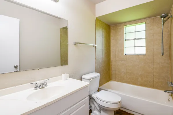 $1,620 | 3210 Ridgefield Road, La Porte, TX 77571