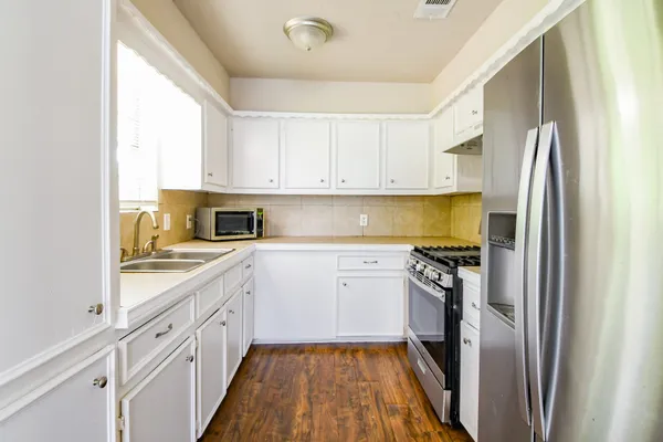 $1,620 | 3210 Ridgefield Road, La Porte, TX 77571