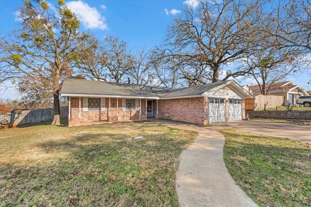 601 State Street Weatherford, TX 76086 - Photo 1 of 38 a front view of a house with a yard and trees