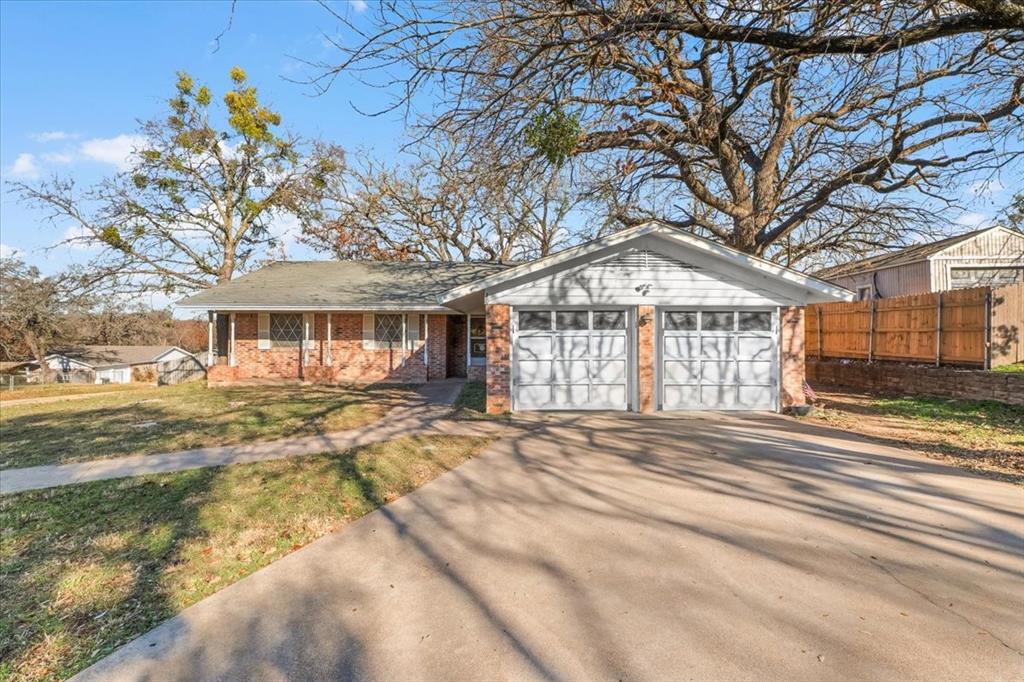 601 State Street Weatherford, TX 76086 - Photo 2 of 38 a front view of a house with a yard