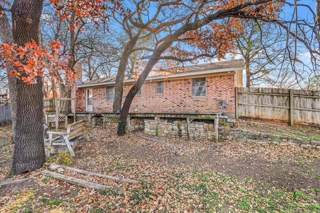 601 State Street Weatherford, TX 76086 - Photo 25 of 38 front view of a house with a large tree