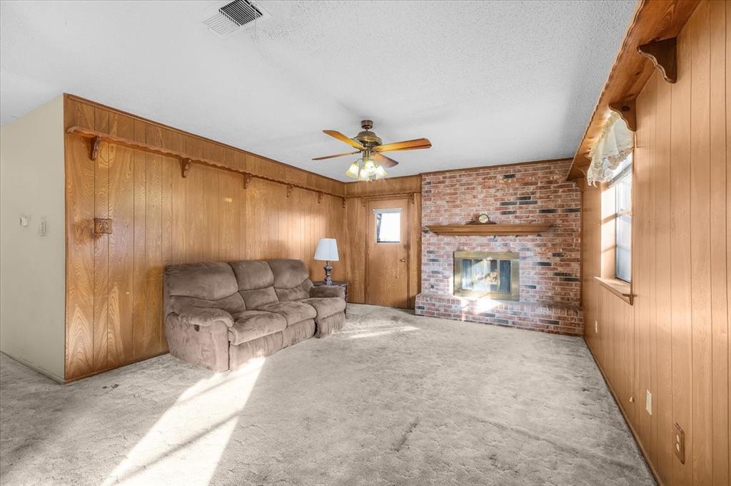 601 State Street Weatherford, TX 76086 - Photo 5 of 38 a living room with furniture and a fireplace