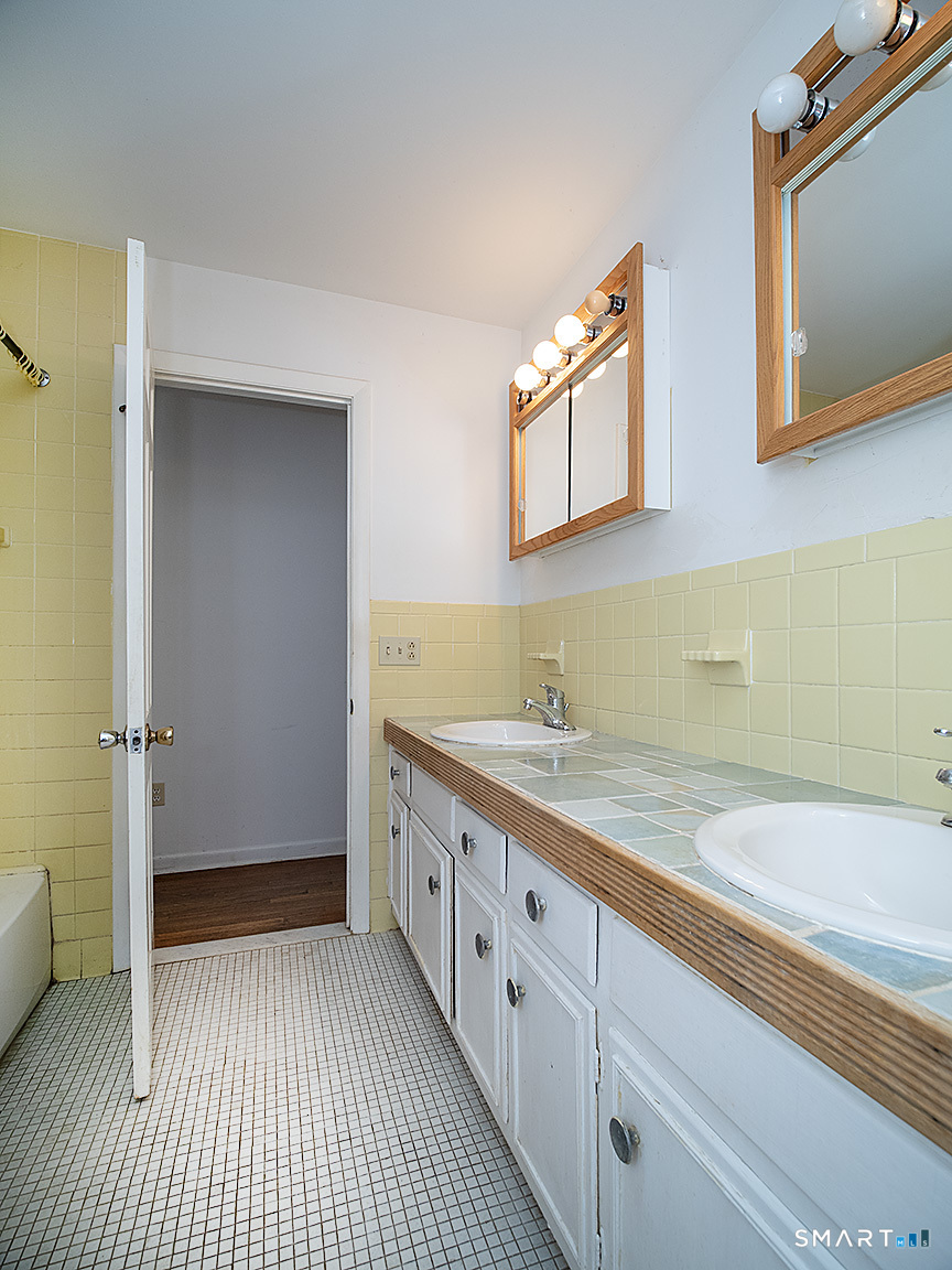 33 Fairground Road Woodbridge, CT 06525 - Photo 19 of 35 Hall Bathroom