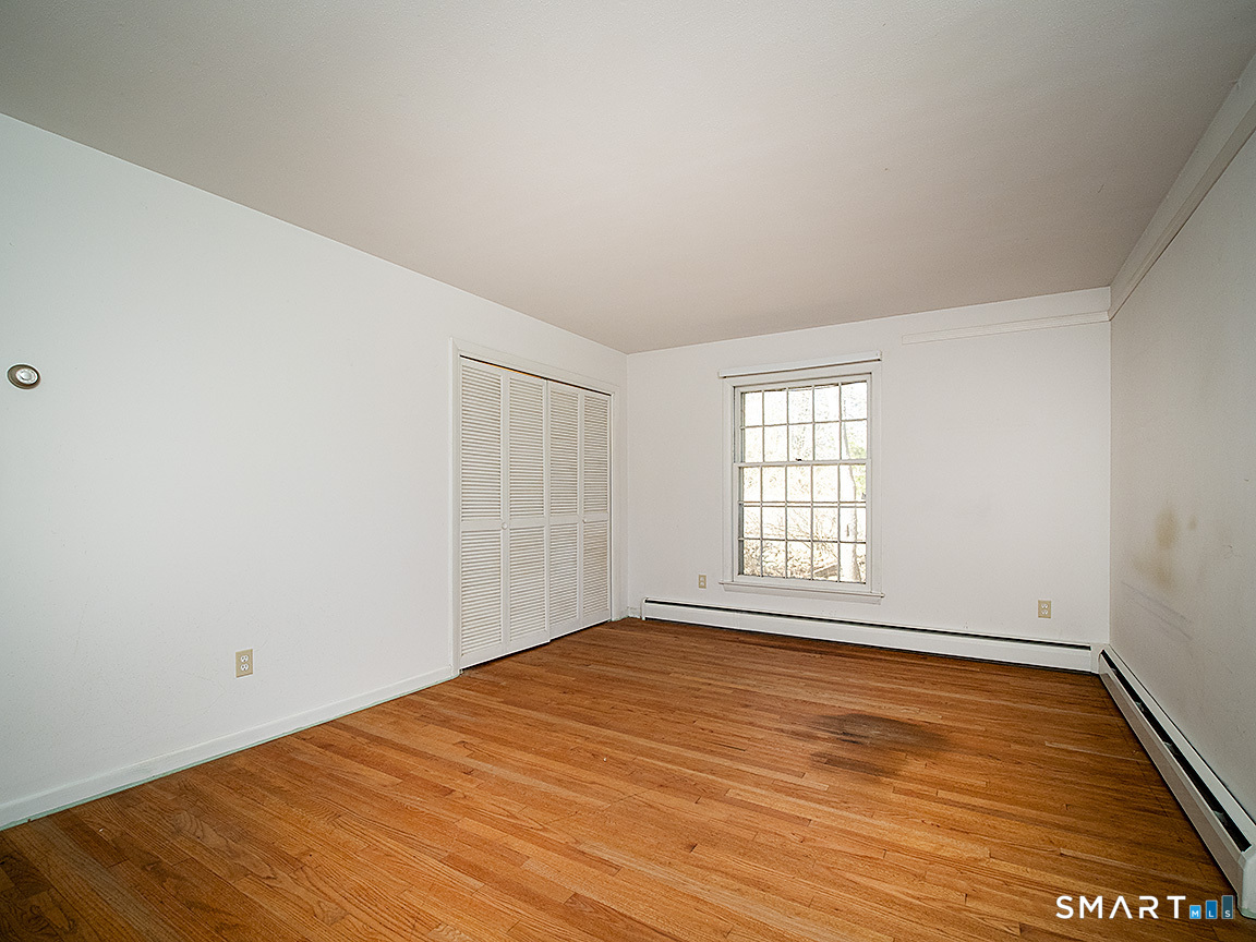 33 Fairground Road Woodbridge, CT 06525 - Photo 24 of 35 Primary Bedroom