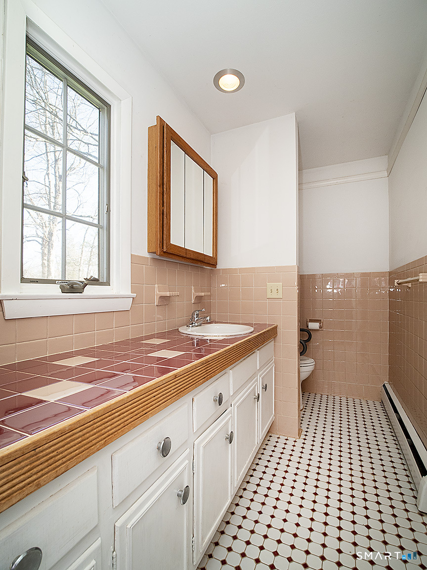 33 Fairground Road Woodbridge, CT 06525 - Photo 25 of 35 Primary Bathroom