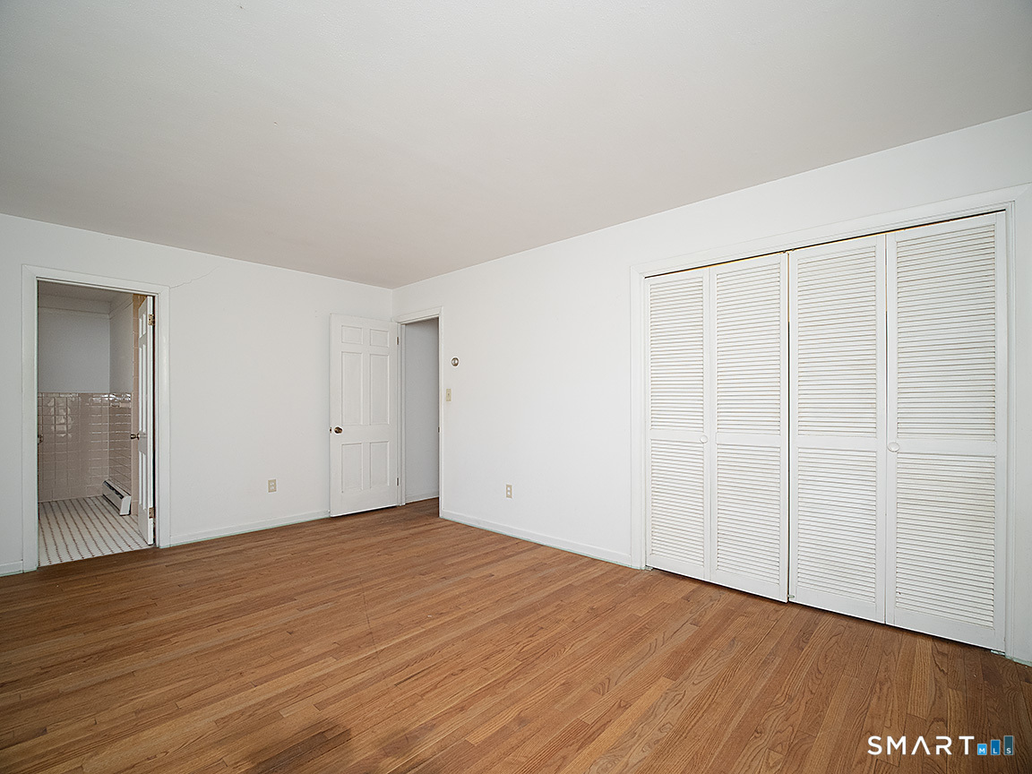 33 Fairground Road Woodbridge, CT 06525 - Photo 27 of 35 Primary Bedroom