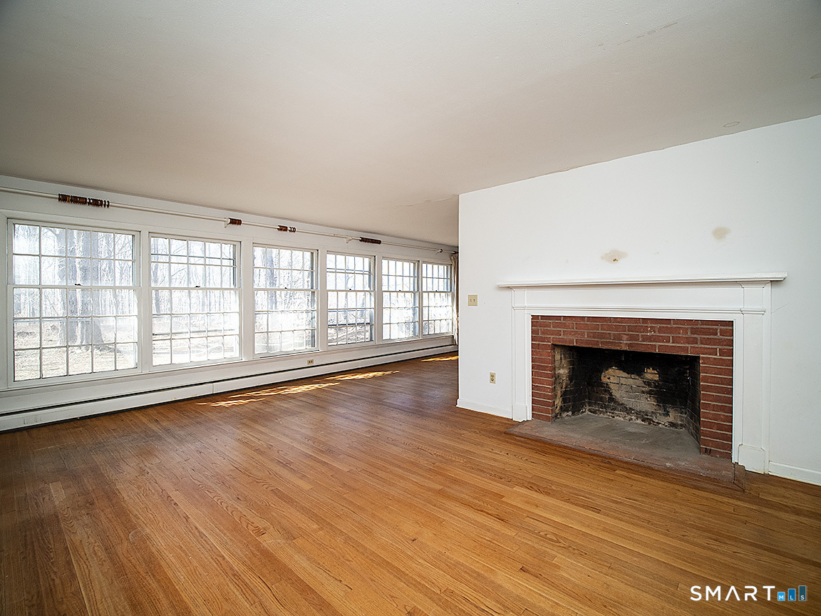 33 Fairground Road Woodbridge, CT 06525 - Photo 8 of 35