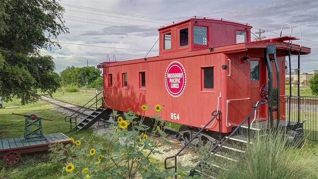 $469,900 | 208 High Rock Pass, Kyle, TX 78640