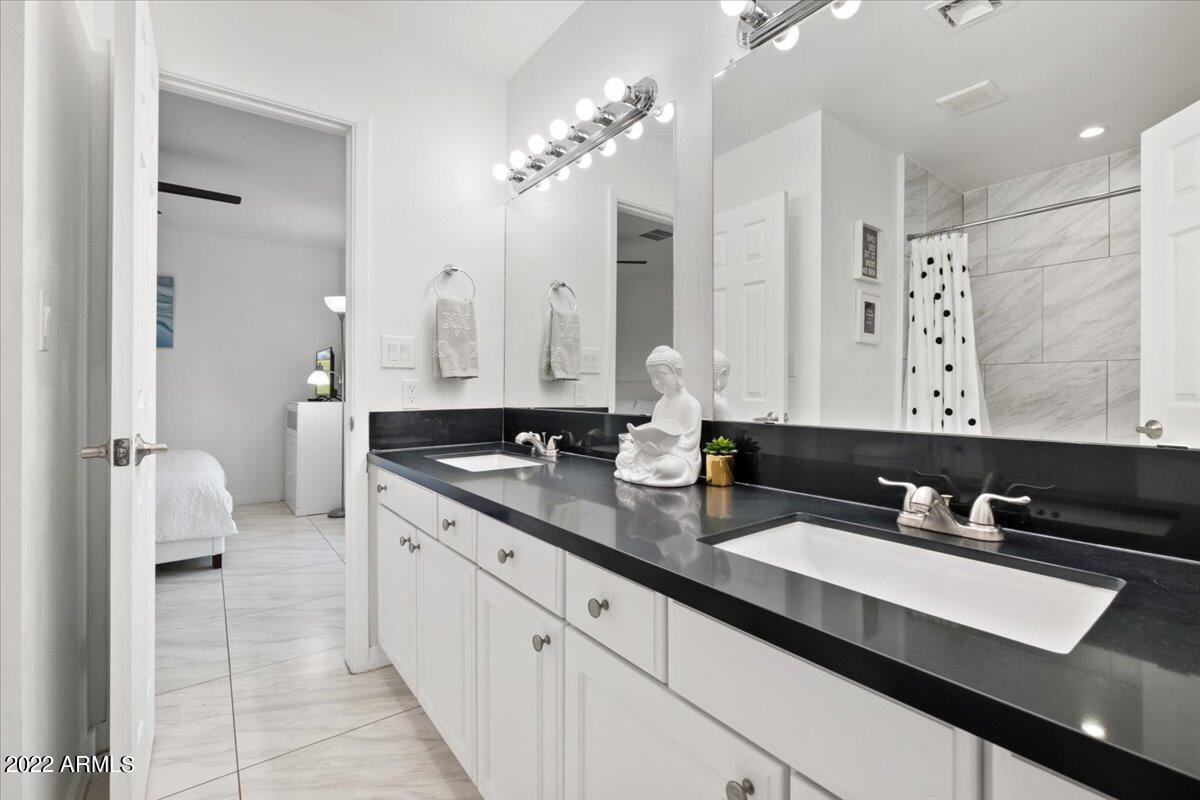 6520 North Mountain View Road Paradise Valley, AZ 85253 - Photo 15 of 29 13-Bathroom